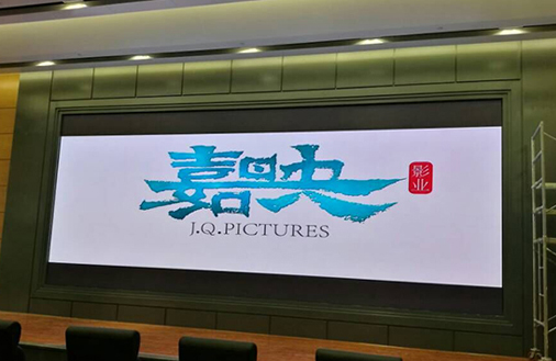 小間距LED屏太貴？價(jià)格冰山將裂