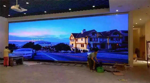 小間距LED顯示屏市場經(jīng)歷了迅猛的發(fā)展，小間距LED屏應(yīng)用邁向多元化了