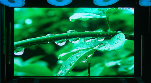 小間距LED顯示屏發(fā)展快趨勢速 預(yù)計(jì)三年內(nèi)增速超過60%