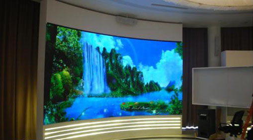 警惕，小間距LED顯示屏的挑戰(zhàn)遠(yuǎn)不止OLED