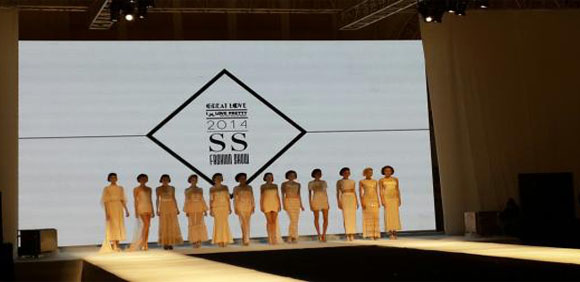  任性，大間距LED顯示屏穩(wěn)守戶(hù)外廣告屏“霸主”之位